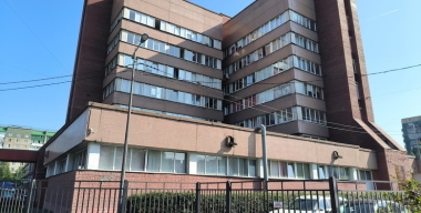 В Госдуме предложили сделать бесплатными парковки у социальных объектов