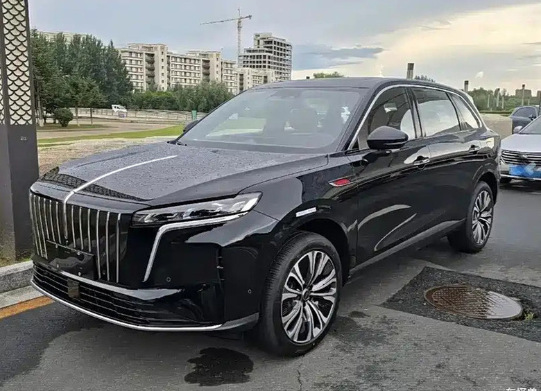 Изображение Обновленный Hongqi HS5 с гибридной силовой установкой замечен в Китае