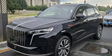 Обновленный Hongqi HS5 с гибридной силовой установкой замечен в Китае