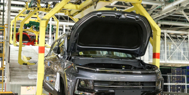 Производство легковых авто сократилось в России на 2,1%, а грузовиков — на 23,9%