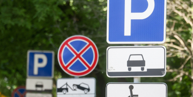 Платные парковки в регионах подведут к московскому стандарту