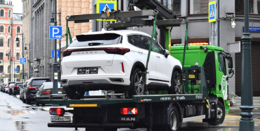 Более тысячи автомобилей без госномеров эвакуировали в Москве с начала года