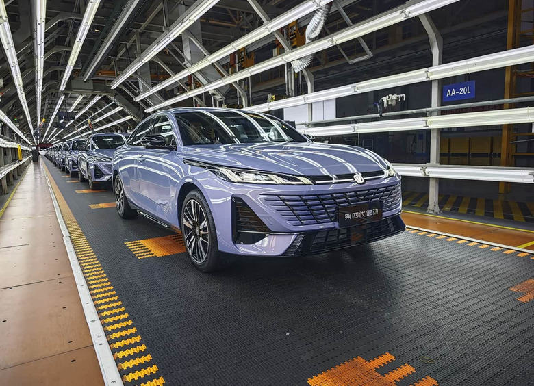 Изображение Обновленный Changan Lamore встал на конвейер завода в Чунцине