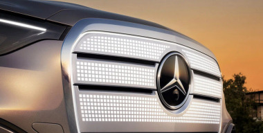 Mercedes-Benz опубликовал первое изображение электрического кроссовера GLC