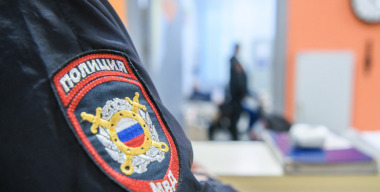 Водителю, который хотел переехать полицейского, прострелили колесо