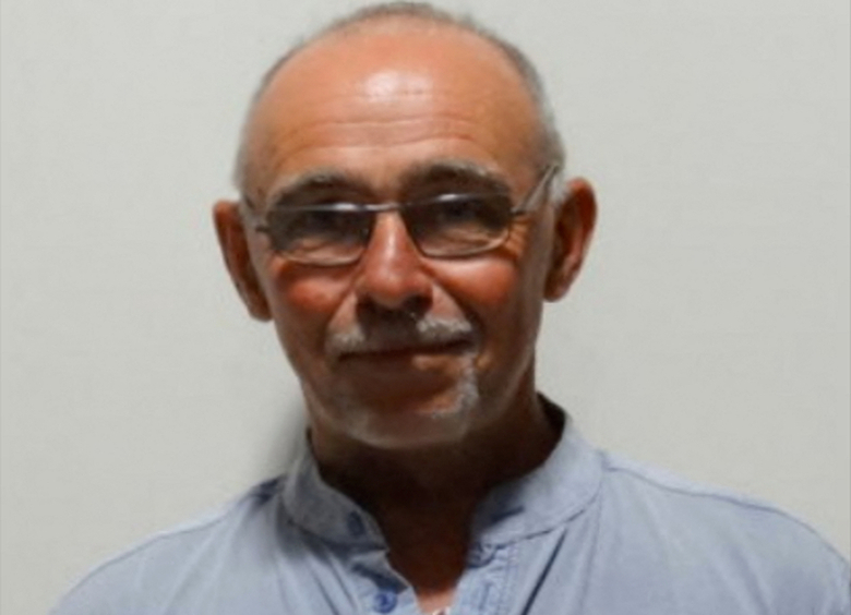 Изображение Преступник на машине хотел сбить мэра французской коммуны, но врезался в стену