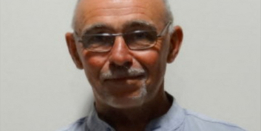 Преступник на машине хотел сбить мэра французской коммуны, но врезался в стену