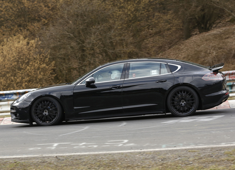 Изображение Водитель превысил скорость на рекордные 200 км/ч во время поездки по автобану