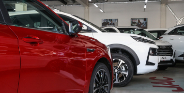 Дилеры ожидают, что продажи новых авто в августе останутся на уровне июля