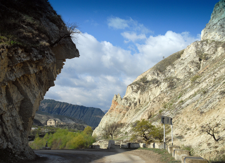 Изображение Автомобилист сорвался с 30-метрового обрыва и погиб в Дагестане