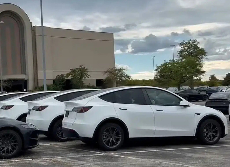 Изображение Половые девиации в зеркале краха Tesla: Маску негде хранить нераспроданные авто