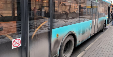 Два автобуса столкнулись на остановке прямо у архангельского МВД