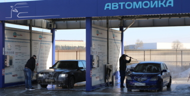 Российских водителей вынудили платить за автомойку на 35% больше