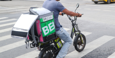 Водитель на Opel умышленно сбил курьера в Подмосковье