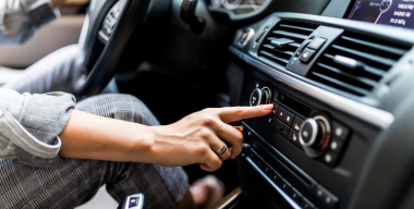 Теперь и радио: в кошельки автовладельцев хотят залезть даже медиахолдинги