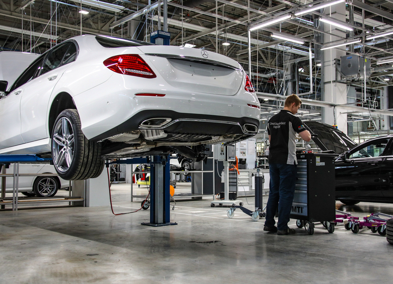 Изображение Mercedes-Benz планирует устанавливать на будущие автомобили моторы BMW