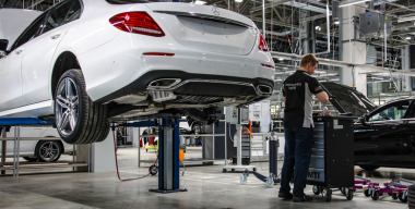 Mercedes-Benz планирует устанавливать на будущие автомобили моторы BMW