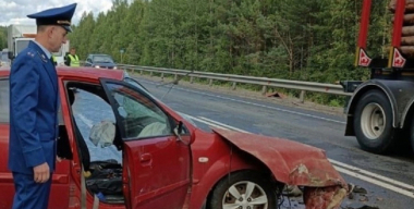 Столкновение с фурой унесло жизнь водителя легкового авто в Карелии
