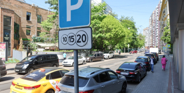 Отзыв LADA Vesta, новая модель Tenet, возможный запрет платных парковок у столичных больниц и школ: итоги недели