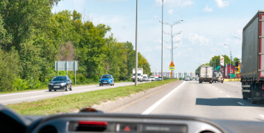 В лицо себе поморгай: как на трассе попросить уступить дорогу по-человечески