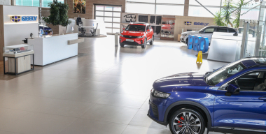 Продажи новых машин в России просели на четверть в 2025 году