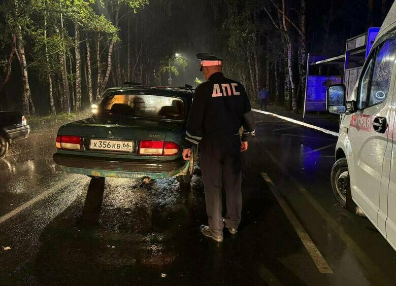 Изображение Пешеход погиб, дважды попав под колеса в Свердловской области