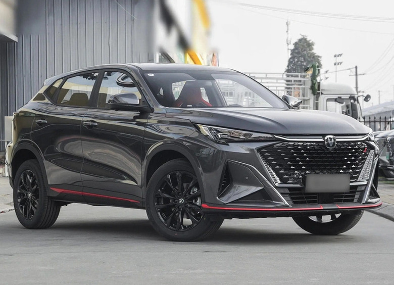 Изображение В Россию привезли крупную партию кроссоверов Changan X5 Plus
