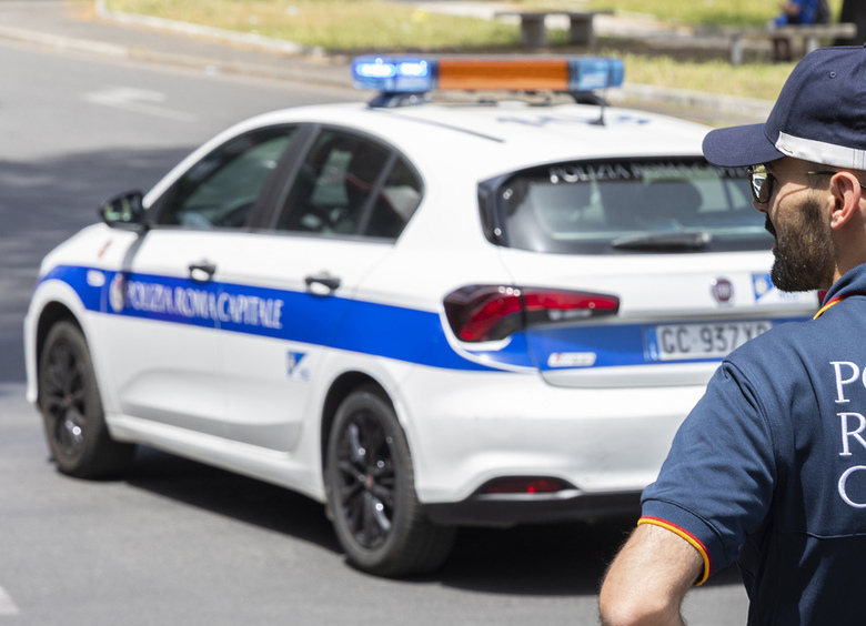 Изображение В Италии перевернулся грузовик с пивом: движение парализовало