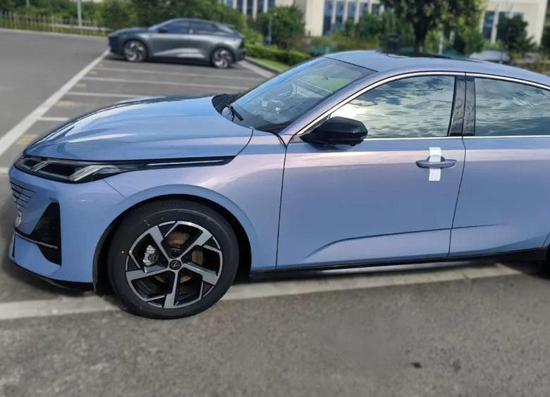 Изображение Changan официально открыла продажи обновленного седана Lamore