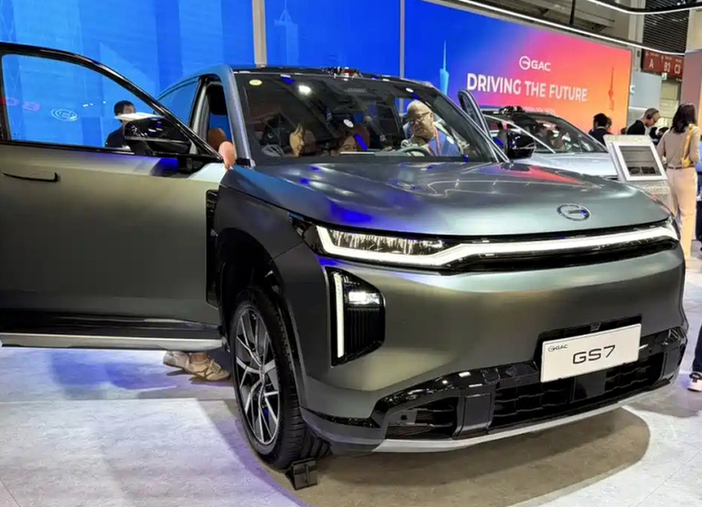 Изображение GAC представила в Европе гибридный кроссовер GS7