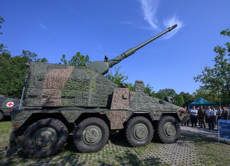 Изображение Пушек нет, но вы держитесь: немцы «кидают» ВСУ с новейшими гаубицами RCH 155