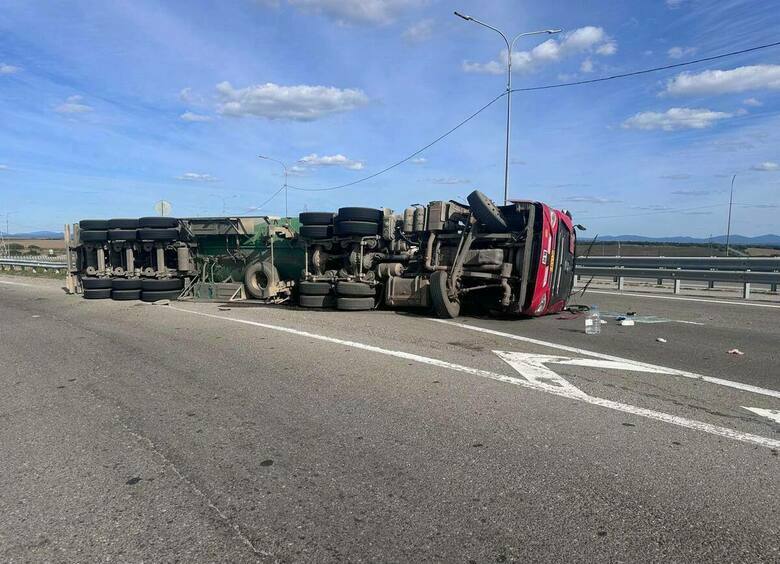 Изображение Бензовоз перевернулся на трассе «Уссури» в Приморье