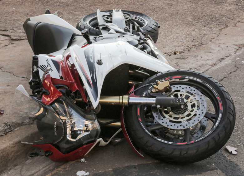 Изображение Подросток на мопеде попал в аварию при попытке уйти от полиции в Петербурге