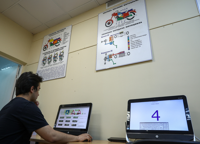 Изображение В России хотят вернуть самоподготовку к экзаменам на водительские «права»