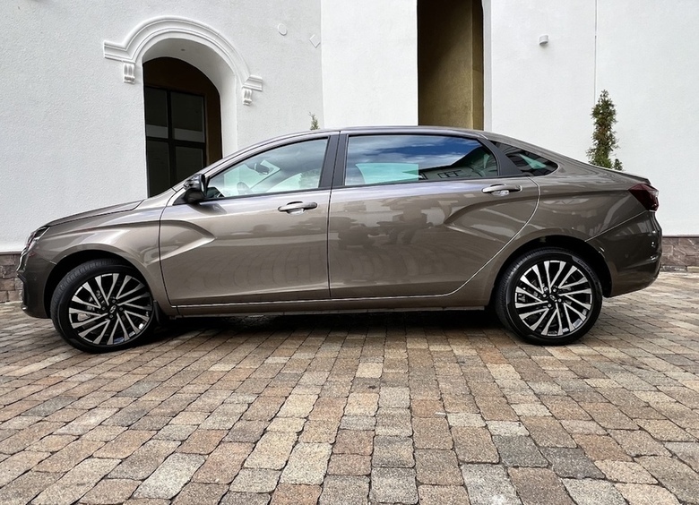 Изображение Слабая Aura: почему бизнес-седан LADA оказался никому не нужен