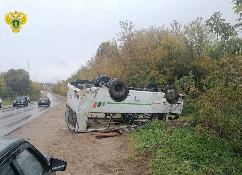 Изображение В Тульской области перевернулся автобус: пострадали 15 человек