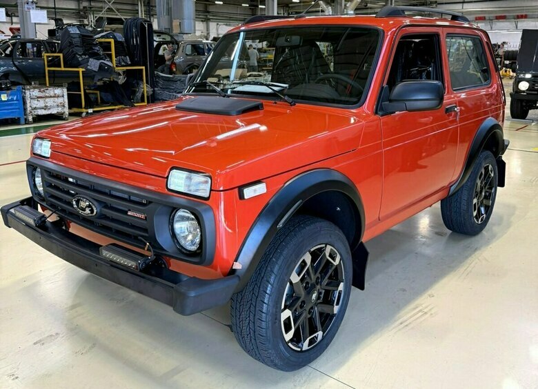 Изображение LADA Niva Sport покрасили в красно-оранжевый цвет
