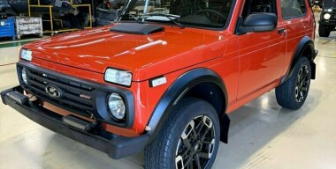 LADA Niva Sport покрасили в красно-оранжевый цвет