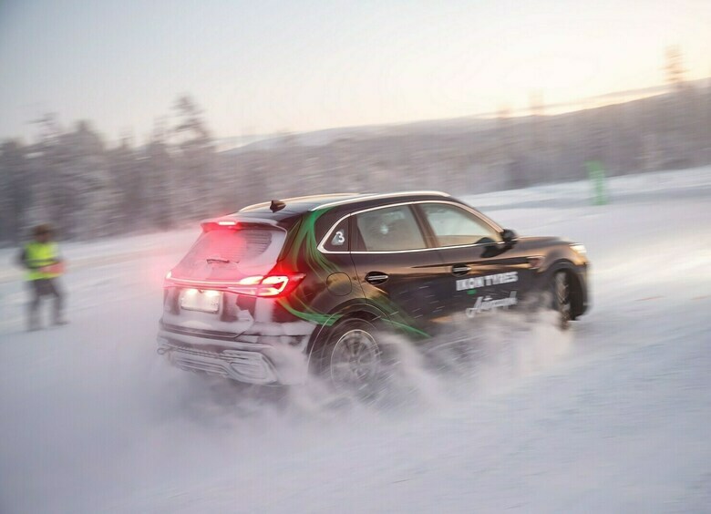 Изображение Шинный дуализм Ikon Tyres: «шипы» или «липучки»