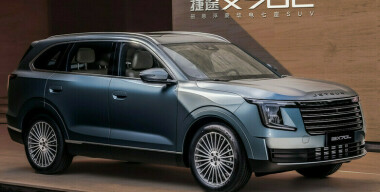 Удлиненный кроссовер Jetour X70L поступил в продажу