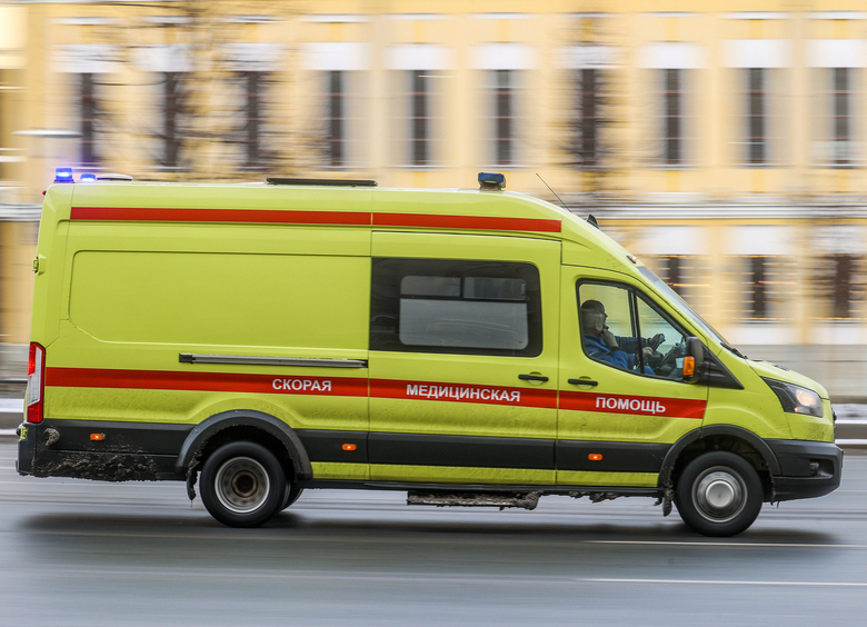Изображение ДТП с фурой под Брянском превратило легковой автомобиль в груду металла