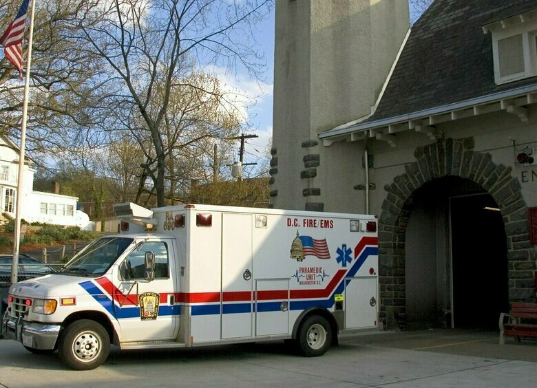 Изображение Мужчина пережил инфаркт за рулем и попал в ДТП прямо у кабинета кардиолога