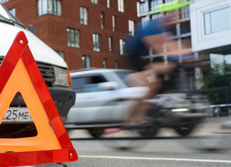 Изображение Подросток на электровелосипеде попал под колеса иномарки в Кирове