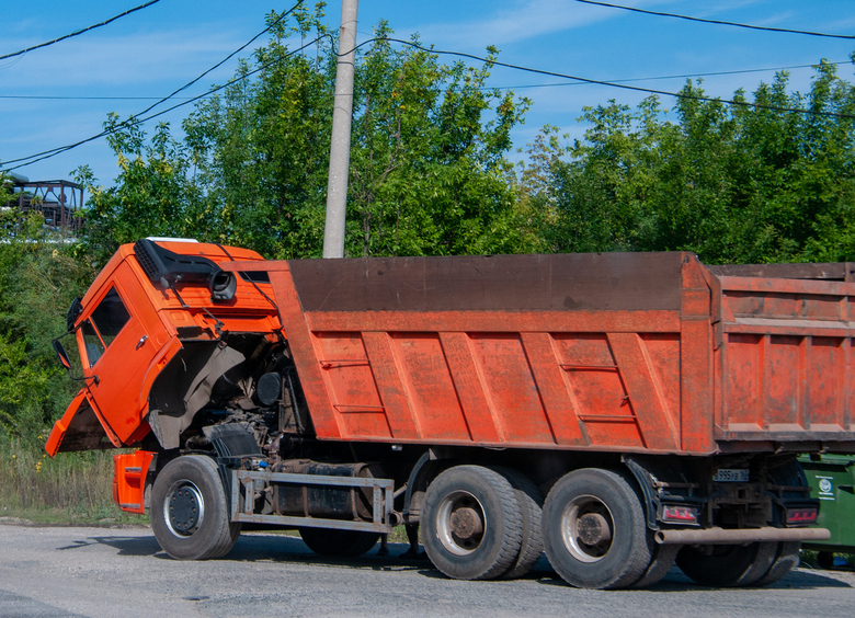 Изображение И даже ЗиЛ: Россия пересаживается с новых большегрузов на старые повозки
