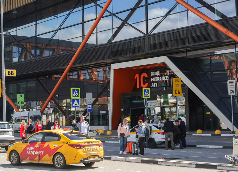 Изображение Водитель-мигрант сбил сотрудника аэропорта, чтобы не платить за парковку