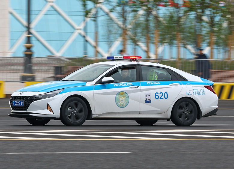 Изображение Пьяный «полицейский» уснул за рулем, а после — подрался с медиками в Казахстане