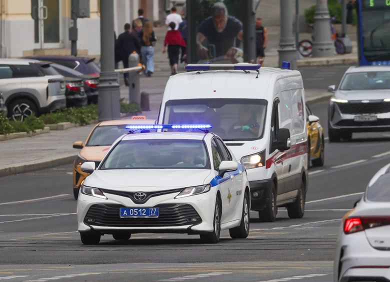 Изображение Женщина, потерявшая равновесие на остановке, погибла под колесами автомобиля