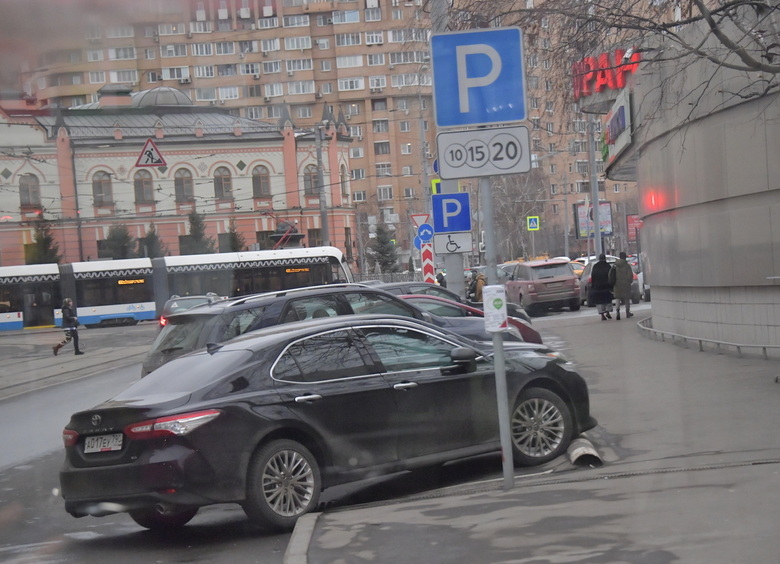 Изображение Платные парковки у МКАД, UAZ Hunter в такси и «белорус» по вкусной цене: итоги недели