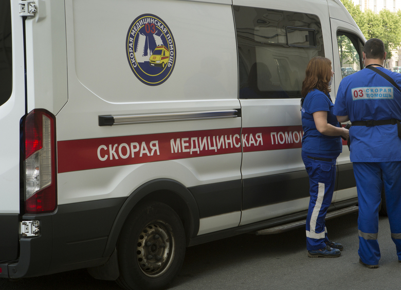 Изображение Скорая помощь врезалась в столб, чтобы не сбить пешехода в Нижнем Новгороде