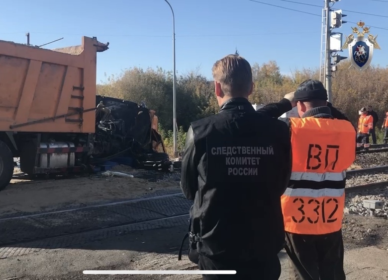 Изображение КамАЗ столкнулся с пассажирским поездом в Татарстане